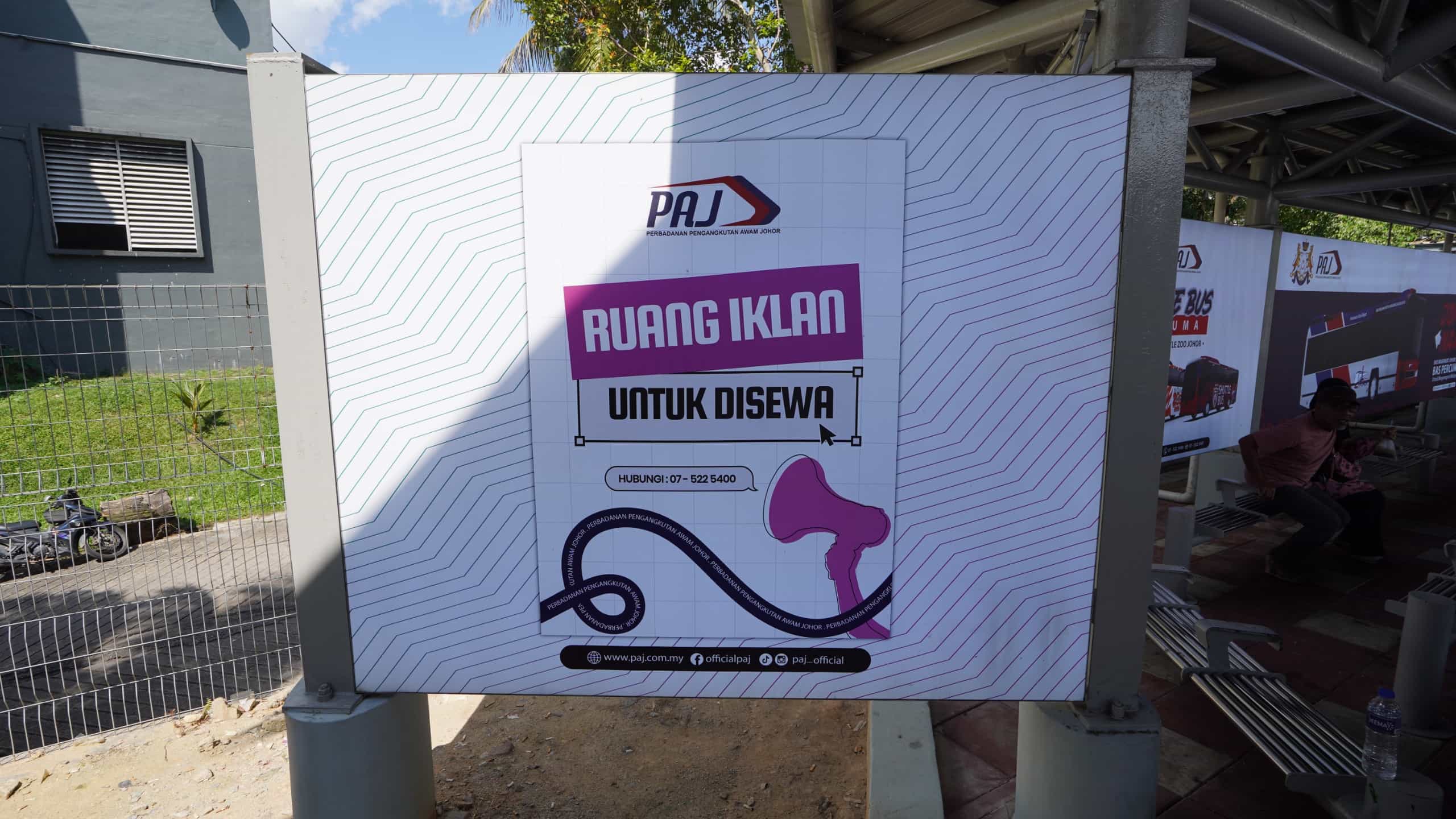 Contoh pengiklanan TERMINAL LARKIN